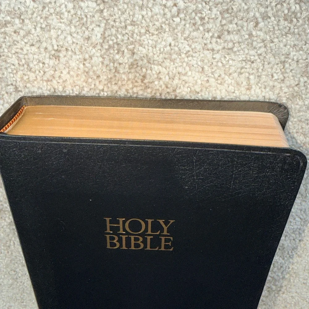 Thomas Nelson King James Study Bible KJV Black Bonded Leather Thumb Indexed Gilt